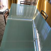 Tavolo in vetro temperato