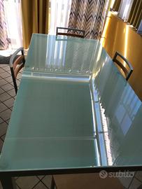Tavolo in vetro temperato