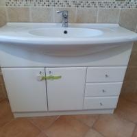 Mobile bagno completo di lavabo e miscelatore
