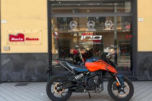 Ktm 125 Duke arancione anno 2025