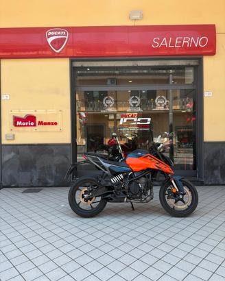 Ktm 125 Duke arancione anno 2025