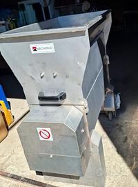 Diraspatrice elettrica pigiatrice uva