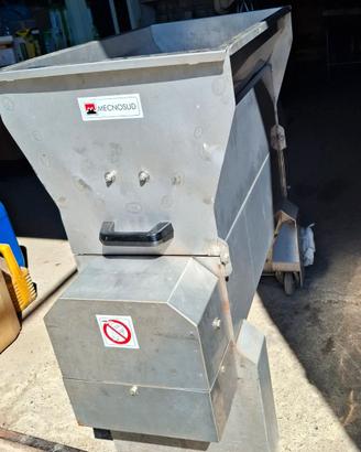 Diraspatrice elettrica pigiatrice uva