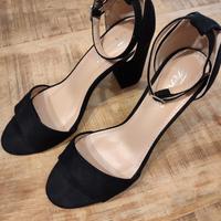 scarpa aperta con tacco 