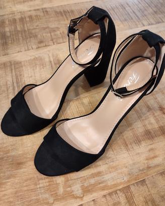 scarpa aperta con tacco 