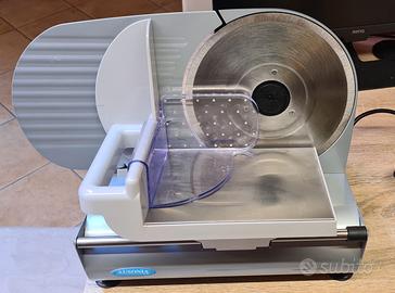 Affettatrice elettrica per cucina