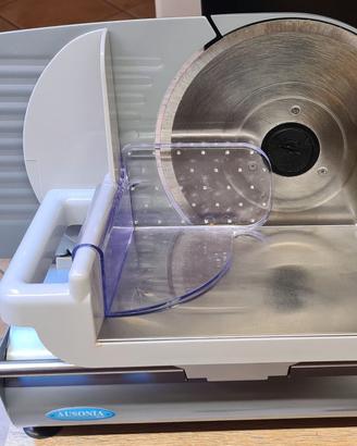 Affettatrice elettrica per cucina