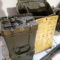 Antichi telefoni militari ricetrasmittenti