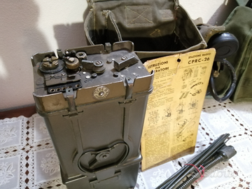 Antichi telefoni militari ricetrasmittenti