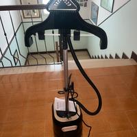 Stiratrice verticale a vapore