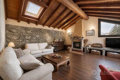Casa indipendente di 266 m² con più di 5 locali e 