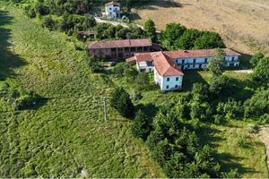 Rustico-Casale a Sale delle Langhe