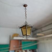 lampadario in ferro battuto , con vetro piombato