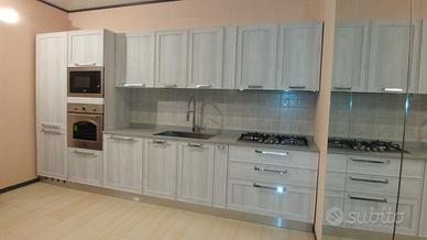 Cucina Vintage EXPO' L375cm con TOP quarzo incluso