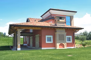 Indipendentemente con giardino libera ai lati