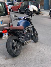 Motocicletta Customizzata ZR7 750 K