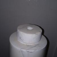 Colonna a capitello di marmo bianco calacata