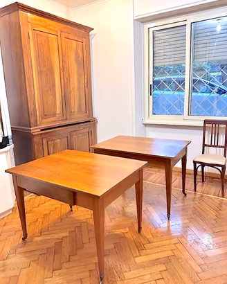 Coppia di tavoli in stile e mobii d'antiquariato
