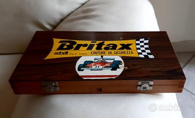 Cassetta in legno vintage per tempere