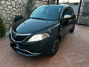 Lancia Ypsilon 1.3 MTJ 95 CAVALLI Mya FULL ENTRA