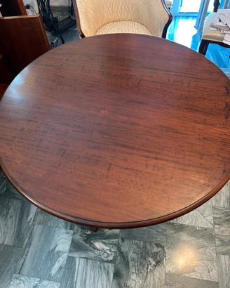 Tavolo tondi in legno lavorato con prolunghe