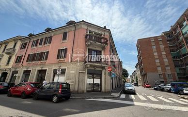 Negozio a Monza Via Alessandro Volta 5 locali