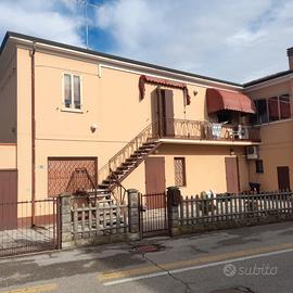 Voghiera - Casa in bifamiliare, scoperto e garage