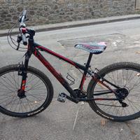 Mountainbike rossa