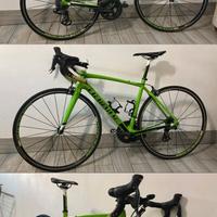 bici da corsa in carbonio 