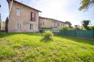 CARONNO VARESINO - PORZIONE DI CASA CON GIARDINO E