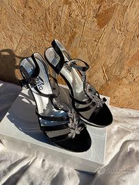 Sandali con tacco alto e dettaglio fiore