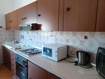 Affittiamo appartamento in casa singola