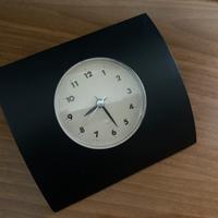 Orologio con calcolatrice integrata