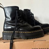 Dr. Martens Anfibio Jadon Black polished smooth