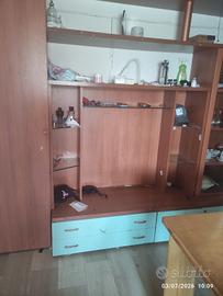 mobili  divano e parete atrezzata