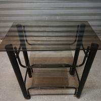 Mobile in vetro con ruote