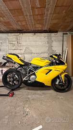 Ducati 848 evo