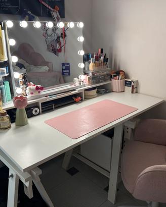 Scrivania/Vanity bianca con cavalletti regolabili