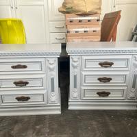 Coppia di comodini vintage laccati