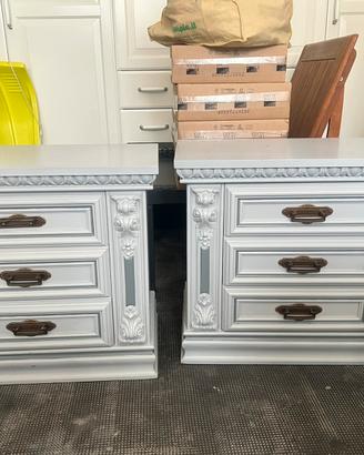 Coppia di comodini vintage laccati