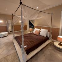 Letto a baldacchino e comodini in Rovere