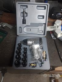 casetta con trapano, smerigliatrice, seghetto  etc
