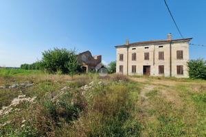 CASA DI CORTE A BORGO VIRGILIO