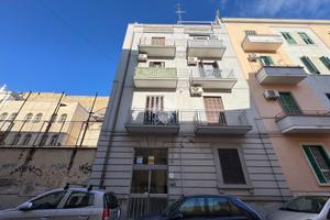MONOLOCALE A BARI