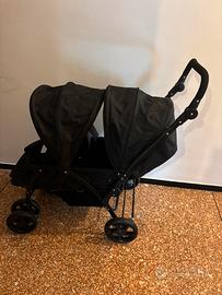 Passeggino doppio , per 6 mesi + , e 12 mesi +