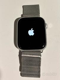 Apple Watch 4 Nike con accessori