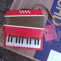 Fisarmonica piccola rossa C2