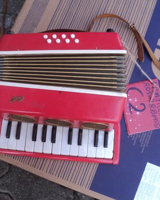 Fisarmonica piccola rossa C2