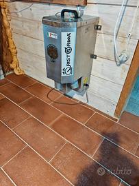 distributore di crocchette per cani e gatti a tre 