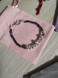 bracciale con perline grigio scuro e argento 
